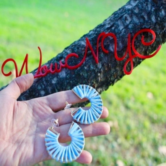 ANTHROPOLOGIE x BaubleBar Blue Boho Raffia Gold Hoop Earrings Beach Summer - Picture 7 of 9